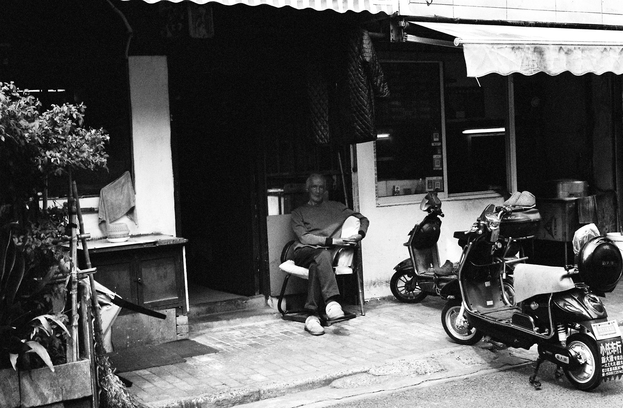 img/1804-china-shanghai-1933-work-nikonf/tat-tso-1804-china-shanghai-1933-work-nikonf-23.jpg