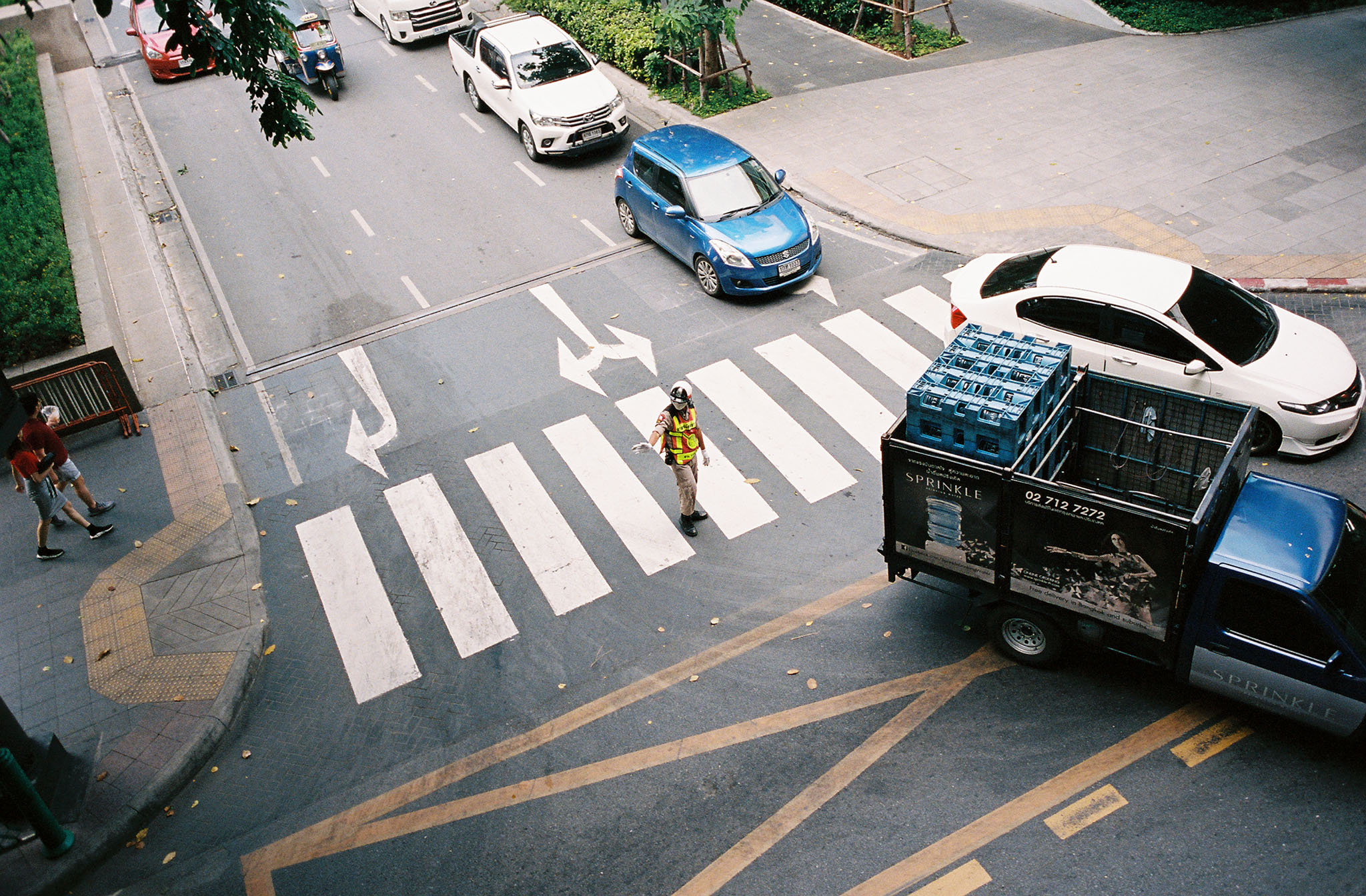 img/1805-thailand-bangkok-work-nikon28ti-kodak-portra/tat-tso-1805-thailand-bangkok-work-nikon28ti-kodak-portra-01.jpg