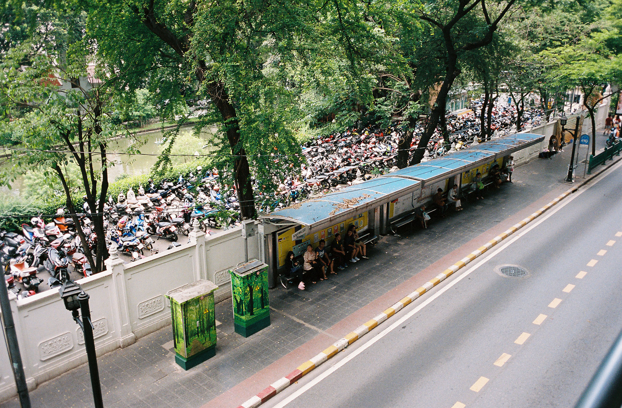 img/1805-thailand-bangkok-work-nikon28ti-kodak-portra/tat-tso-1805-thailand-bangkok-work-nikon28ti-kodak-portra-02.jpg