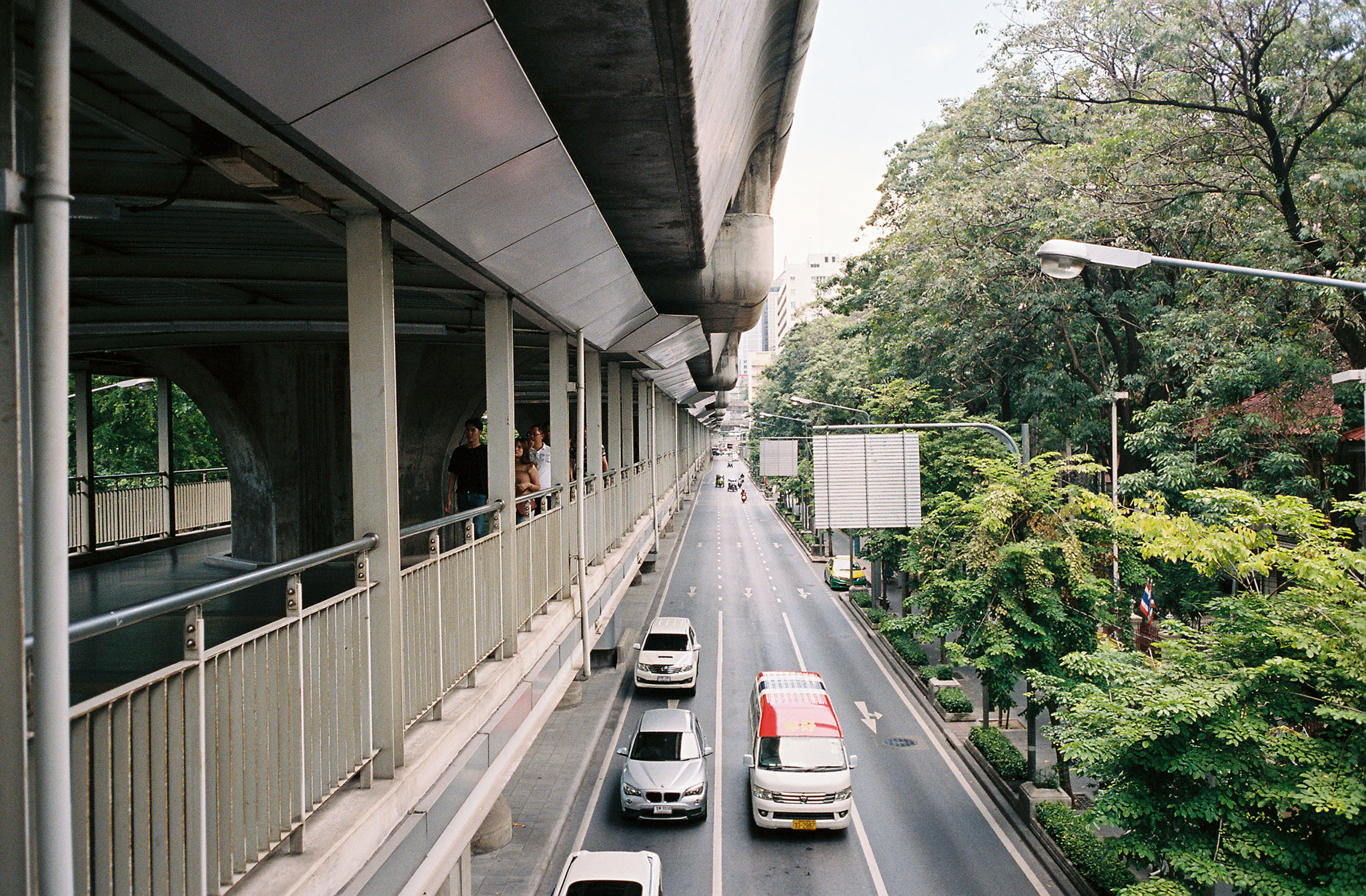 img/1805-thailand-bangkok-work-nikon28ti-kodak-portra/tat-tso-1805-thailand-bangkok-work-nikon28ti-kodak-portra-05.jpg