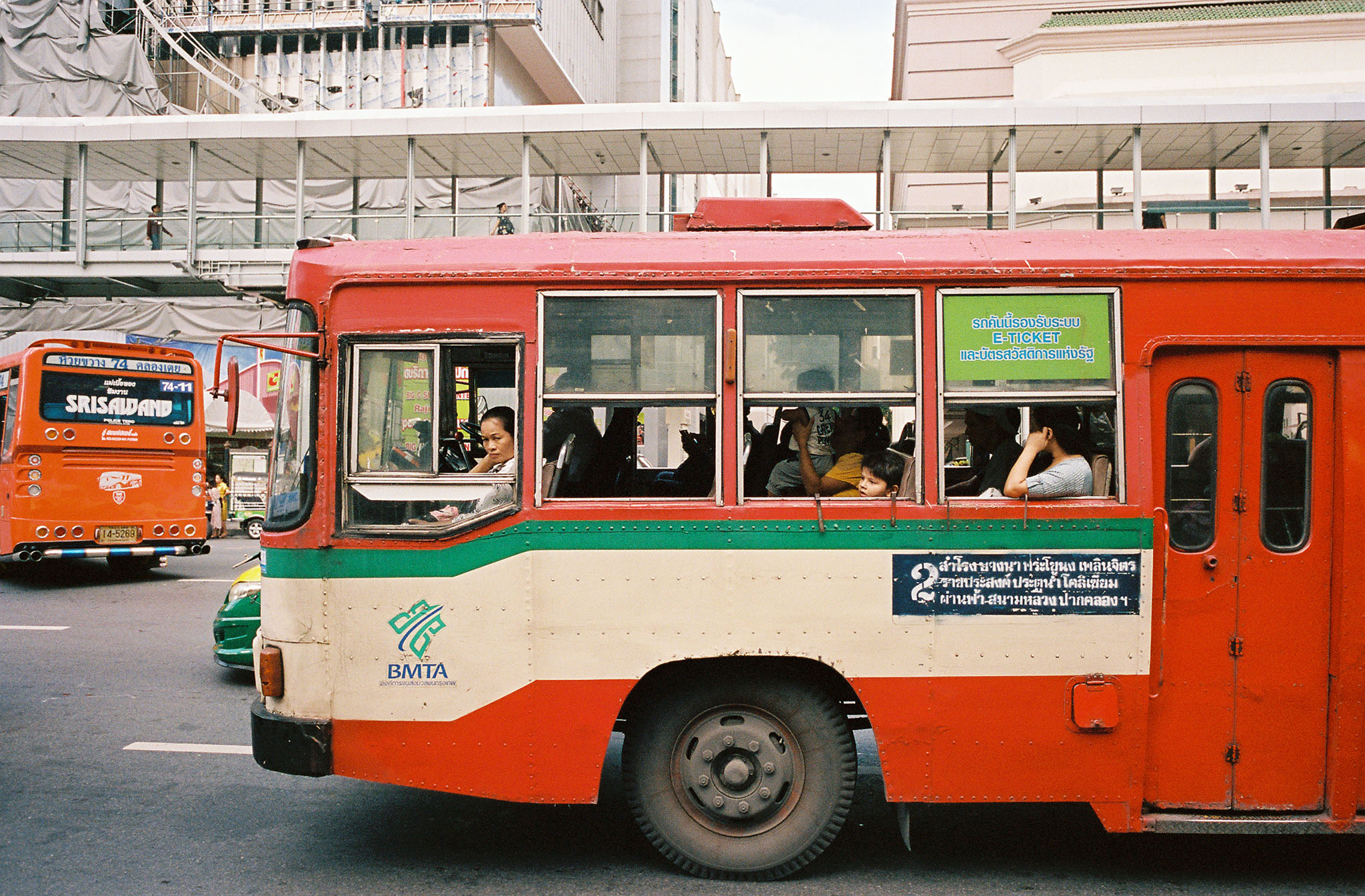 img/1805-thailand-bangkok-work-nikon28ti-kodak-portra/tat-tso-1805-thailand-bangkok-work-nikon28ti-kodak-portra-06.jpg