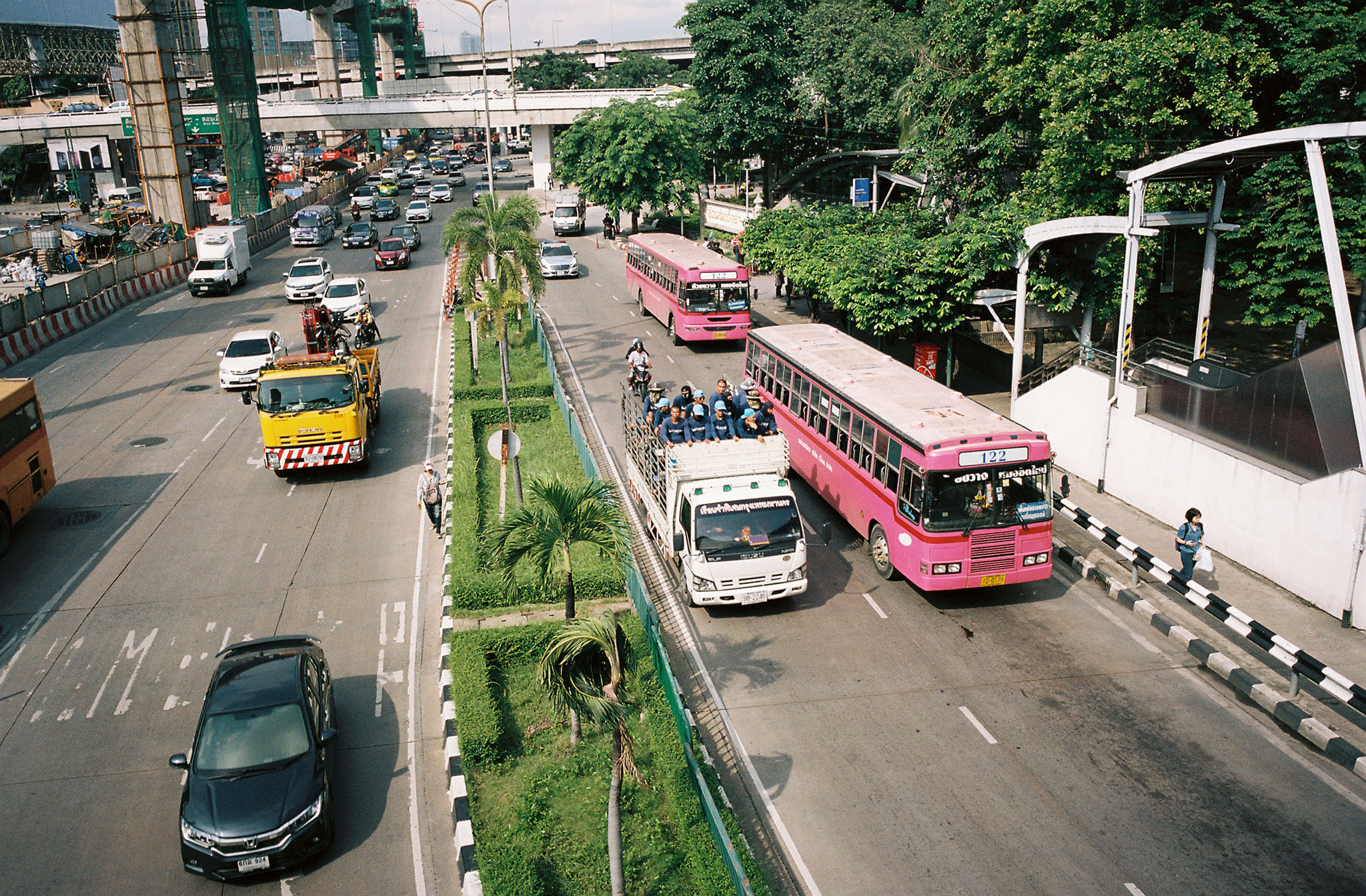 img/1805-thailand-bangkok-work-nikon28ti-kodak-portra/tat-tso-1805-thailand-bangkok-work-nikon28ti-kodak-portra-07.jpg