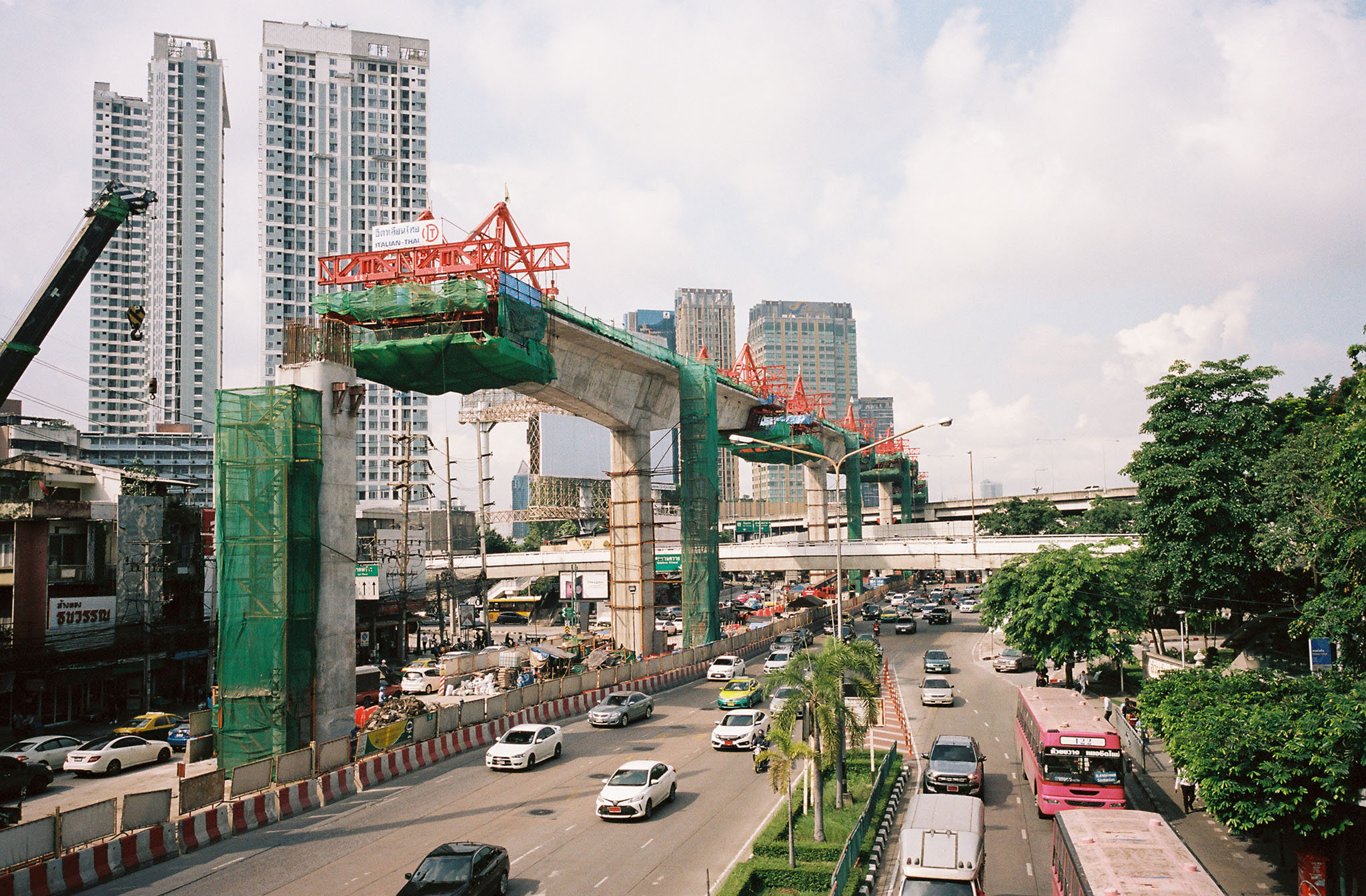 img/1805-thailand-bangkok-work-nikon28ti-kodak-portra/tat-tso-1805-thailand-bangkok-work-nikon28ti-kodak-portra-08.jpg