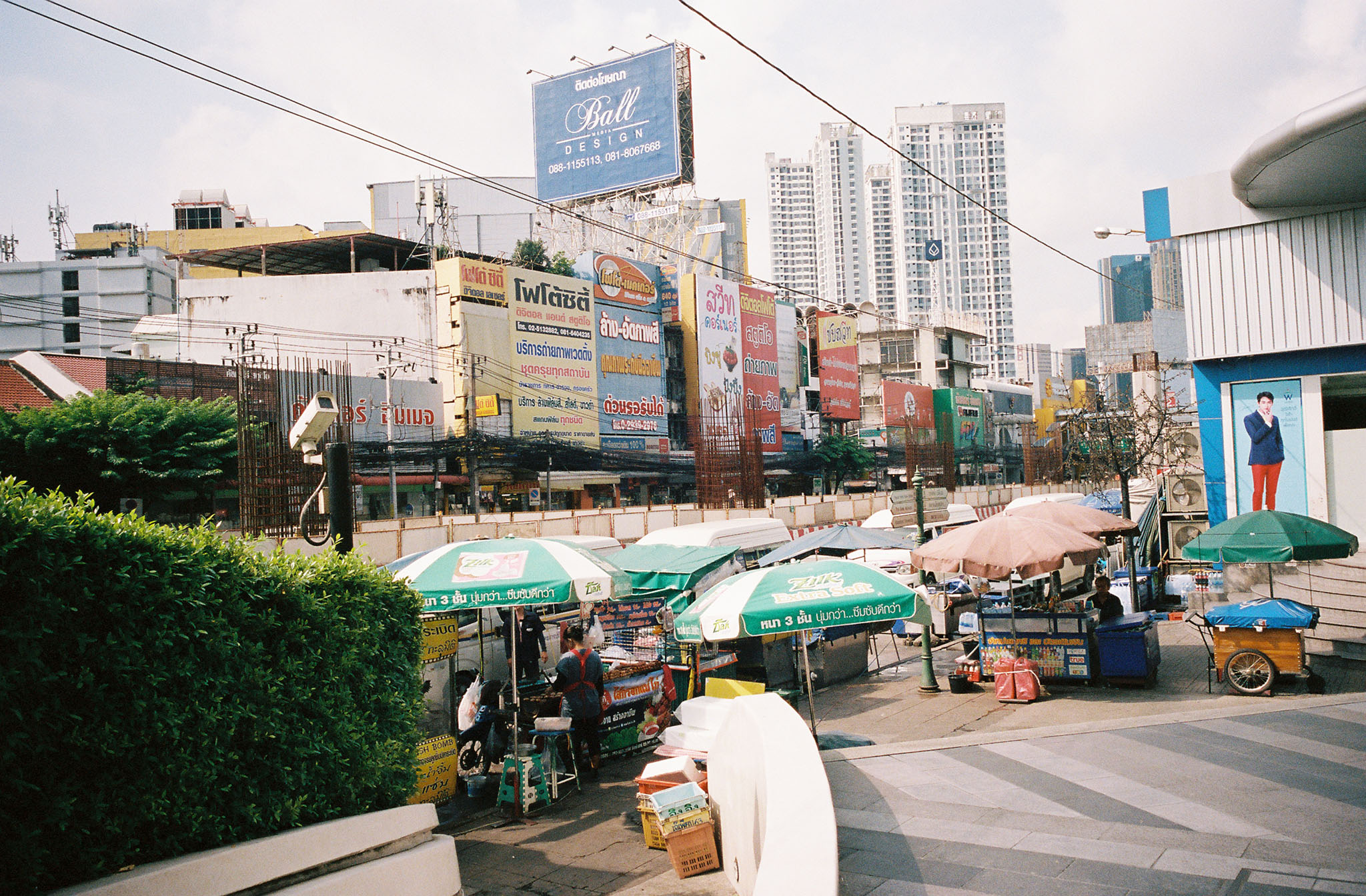 img/1805-thailand-bangkok-work-nikon28ti-kodak-portra/tat-tso-1805-thailand-bangkok-work-nikon28ti-kodak-portra-09.jpg