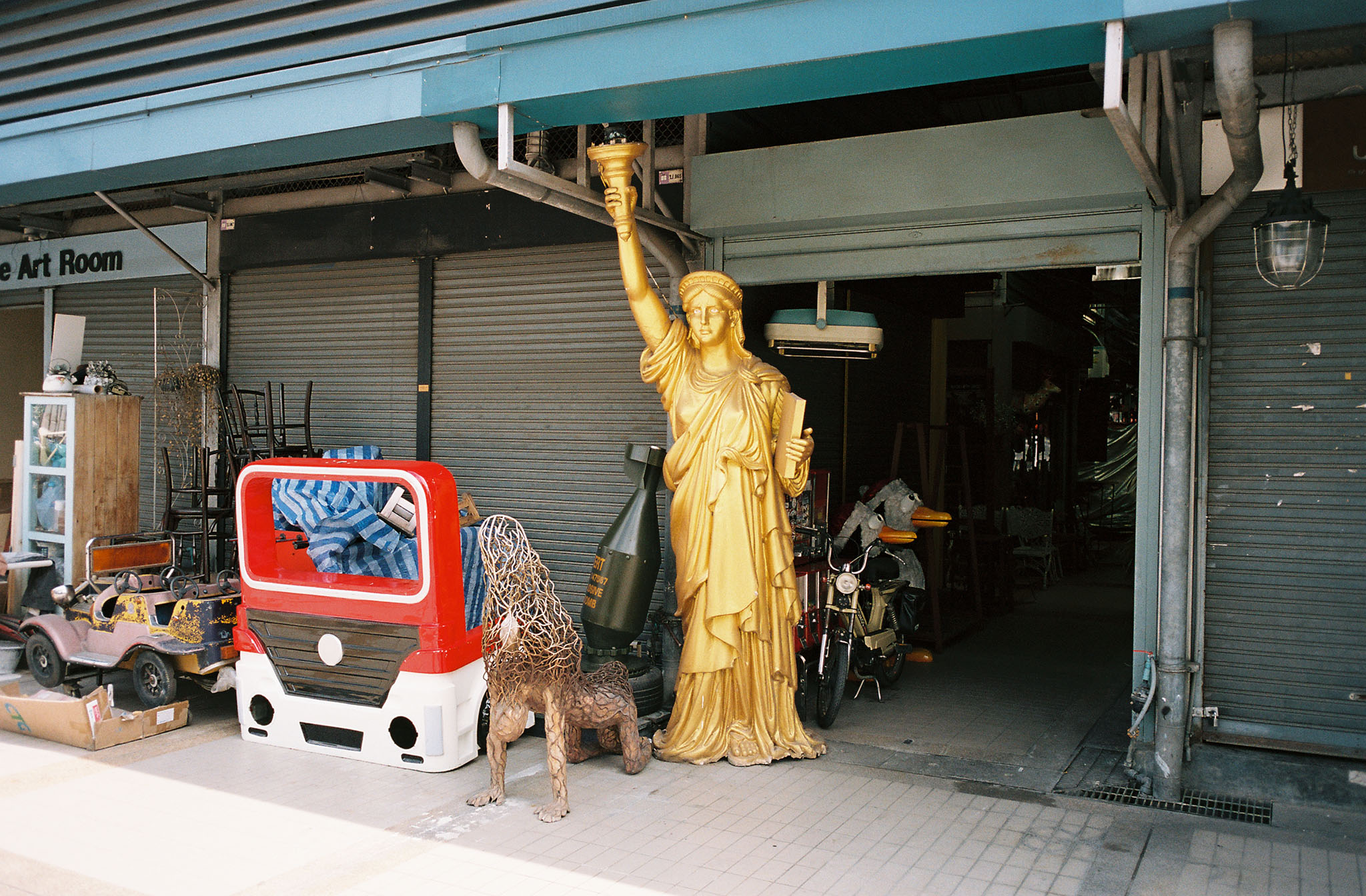 img/1805-thailand-bangkok-work-nikon28ti-kodak-portra/tat-tso-1805-thailand-bangkok-work-nikon28ti-kodak-portra-11.jpg