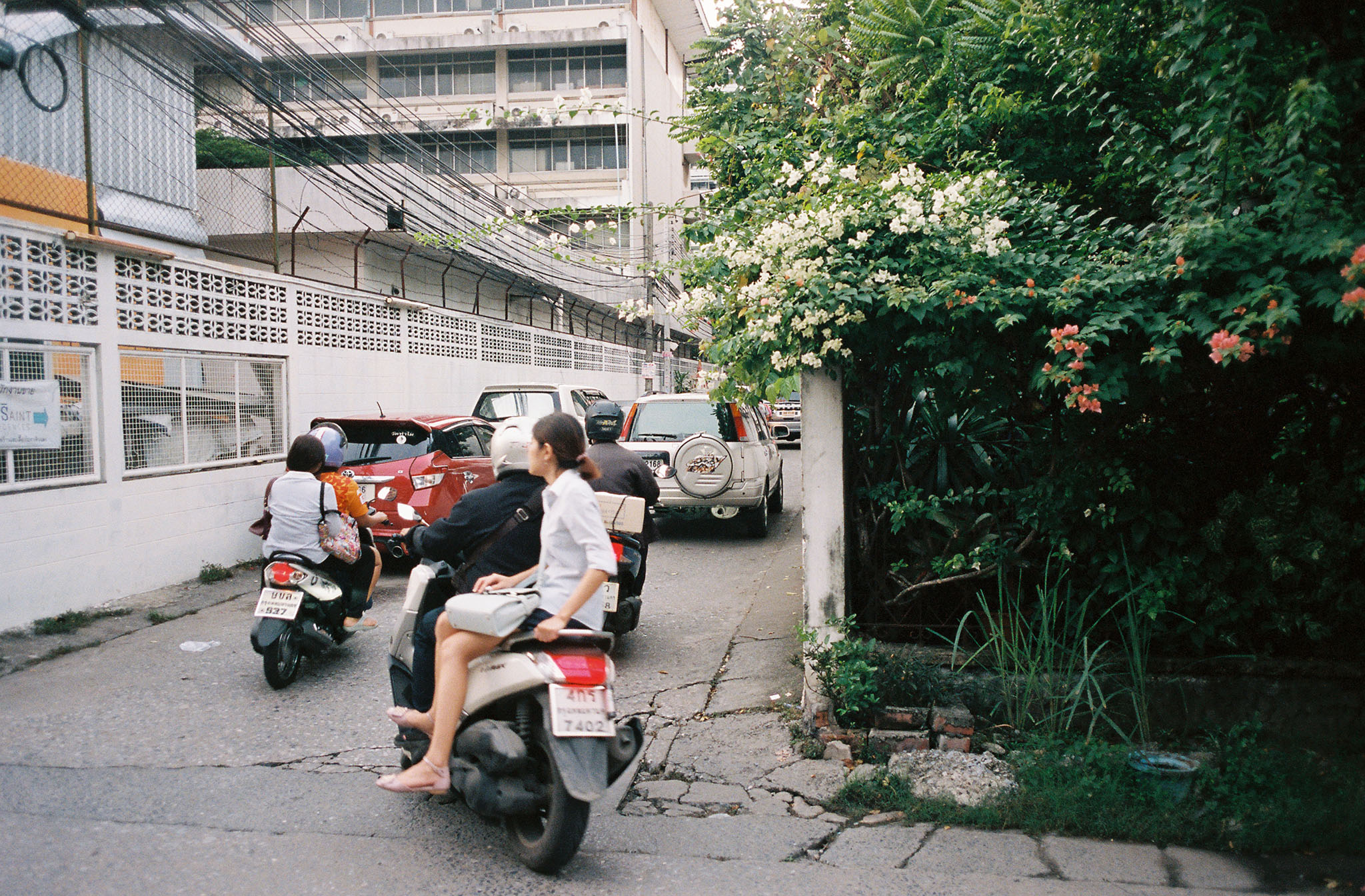 img/1805-thailand-bangkok-work-nikon28ti-kodak-portra/tat-tso-1805-thailand-bangkok-work-nikon28ti-kodak-portra-21.jpg