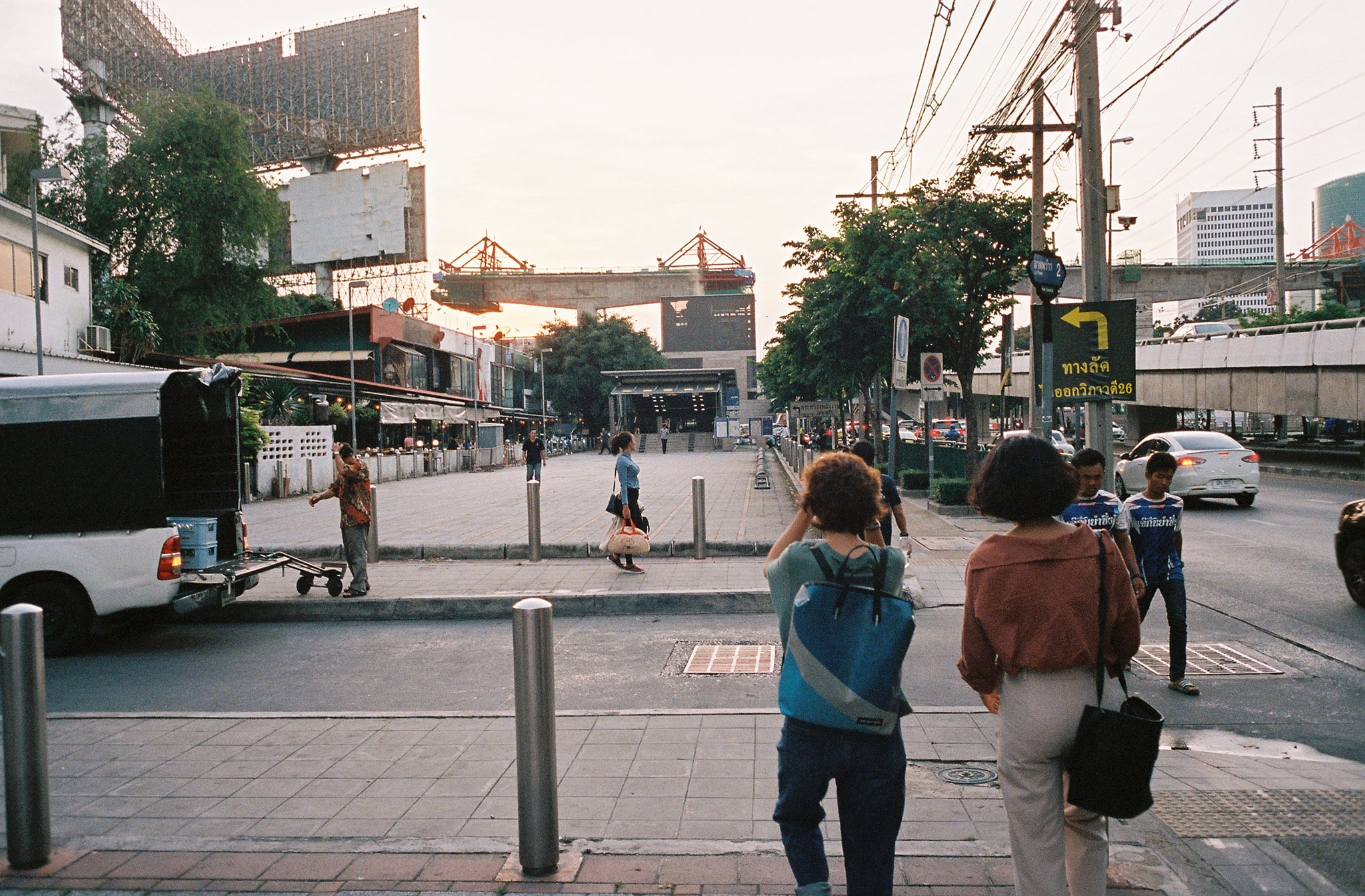 img/1805-thailand-bangkok-work-nikon28ti-kodak-portra/tat-tso-1805-thailand-bangkok-work-nikon28ti-kodak-portra-25.jpg