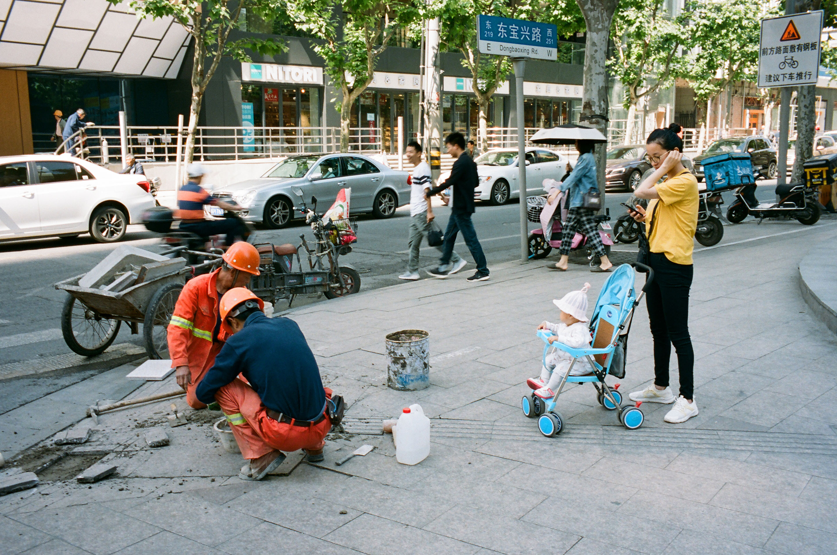 img/1905-china-shanghai-work-leicam2-summicron35asph-kodak-portra-400/tat-tso-1905-china-shanghai-work-leicam2-summicron35asph-kodak-portra-400-07.jpg