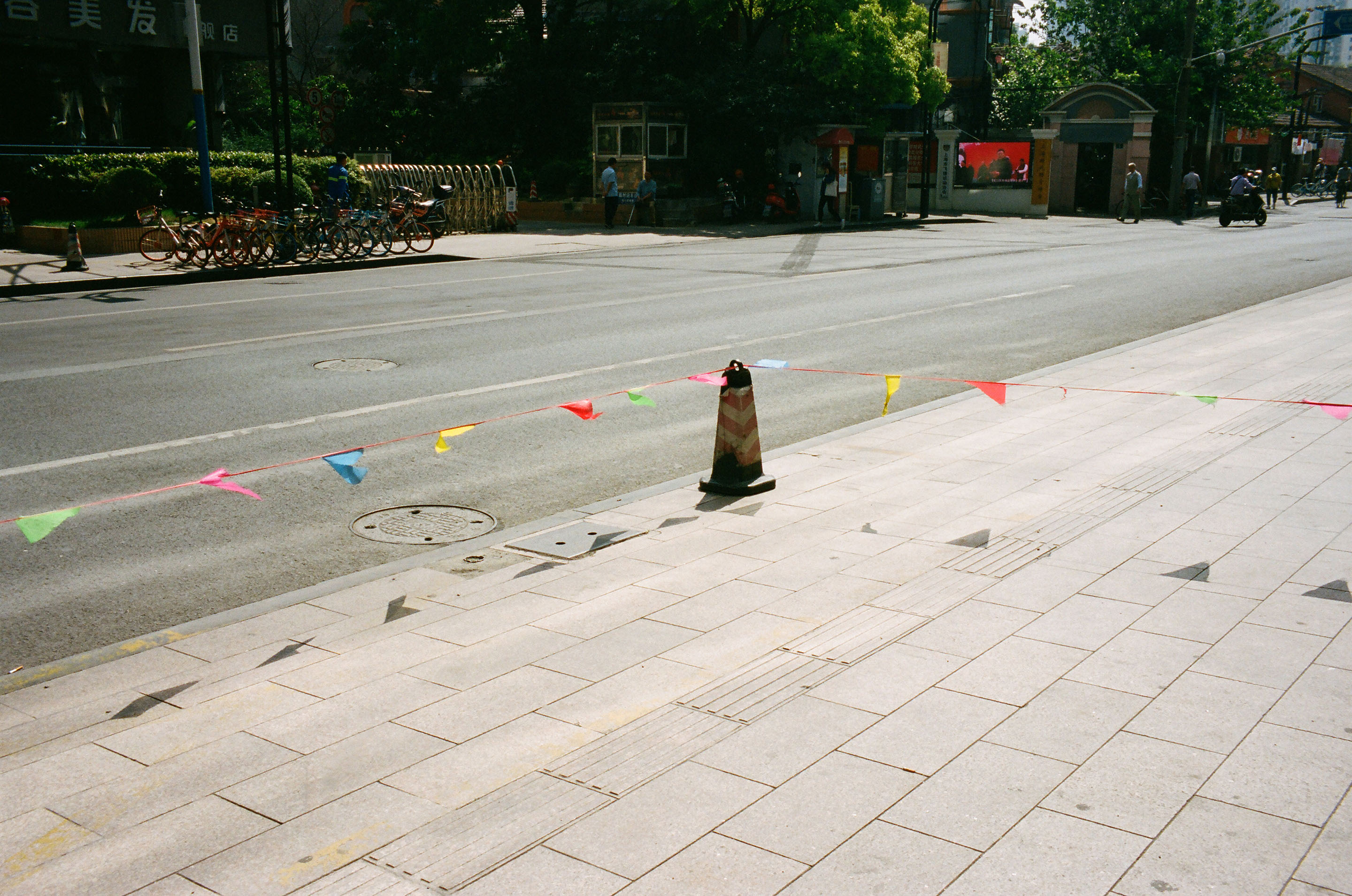 img/1905-china-shanghai-work-leicam2-summicron35asph-kodak-portra-400/tat-tso-1905-china-shanghai-work-leicam2-summicron35asph-kodak-portra-400-08.jpg