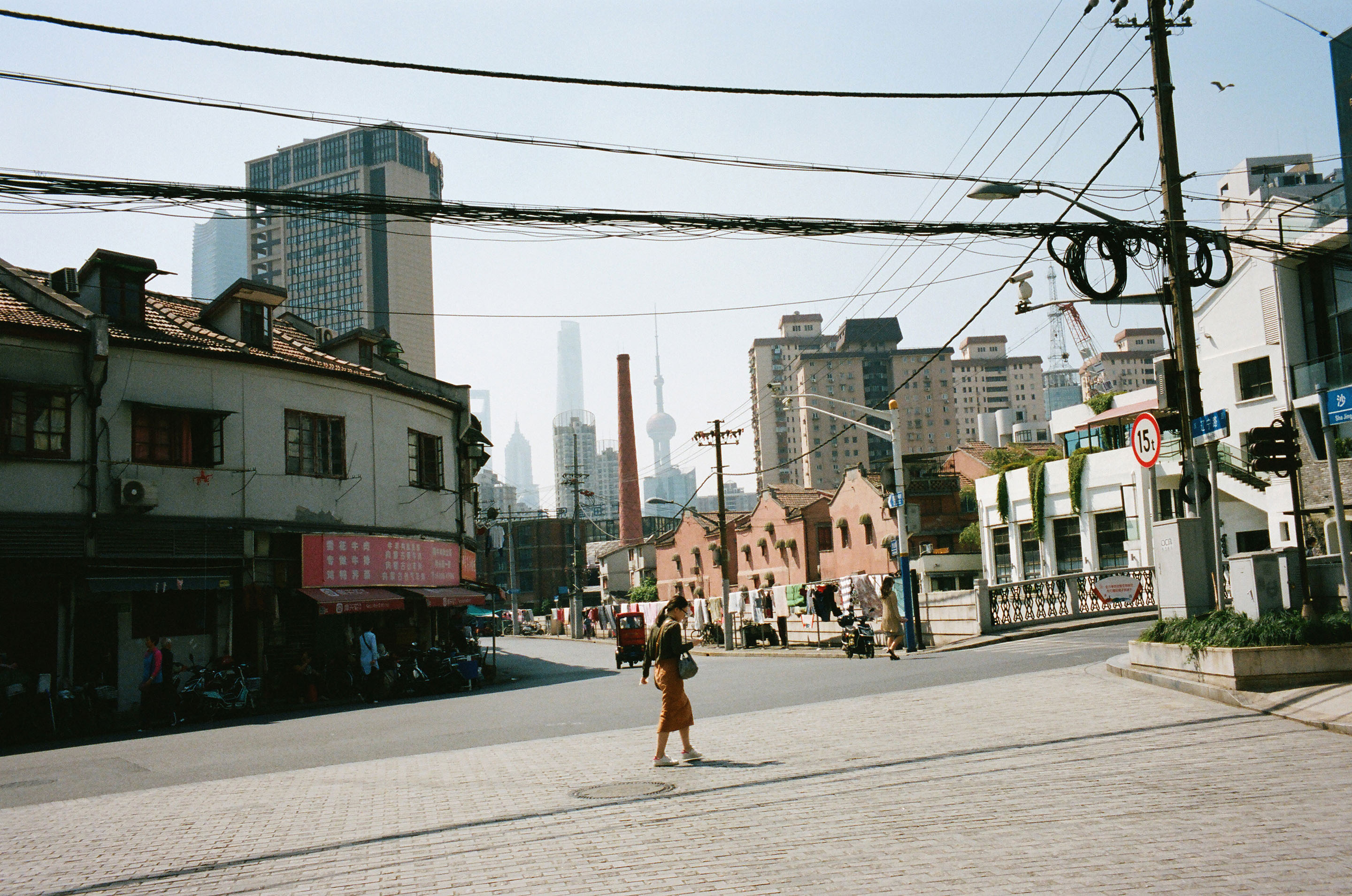 img/1905-china-shanghai-work-leicam2-summicron35asph-kodak-portra-400/tat-tso-1905-china-shanghai-work-leicam2-summicron35asph-kodak-portra-400-16.jpg