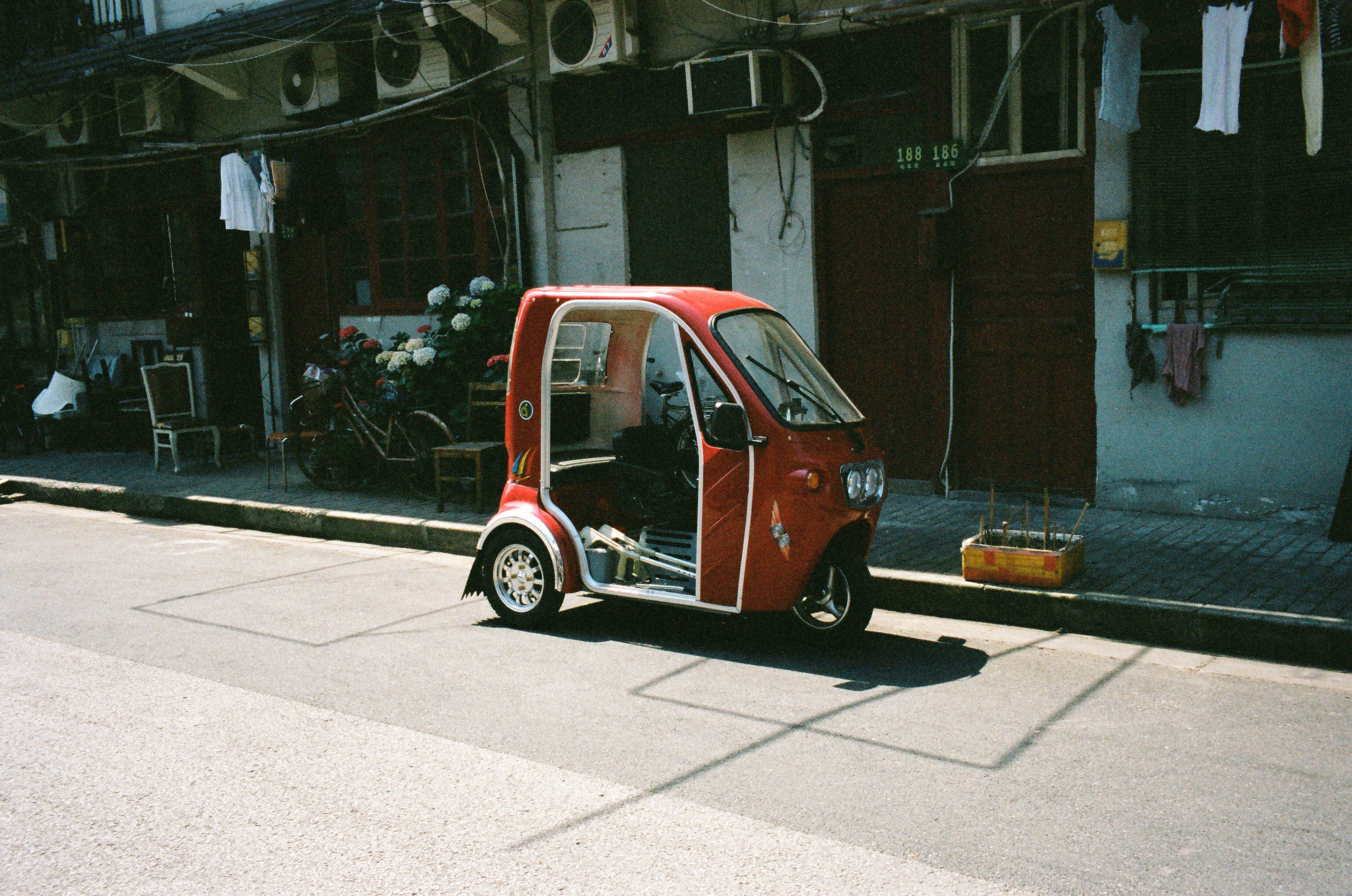 img/1905-china-shanghai-work-leicam2-summicron35asph-kodak-portra-400/tat-tso-1905-china-shanghai-work-leicam2-summicron35asph-kodak-portra-400-20.jpg