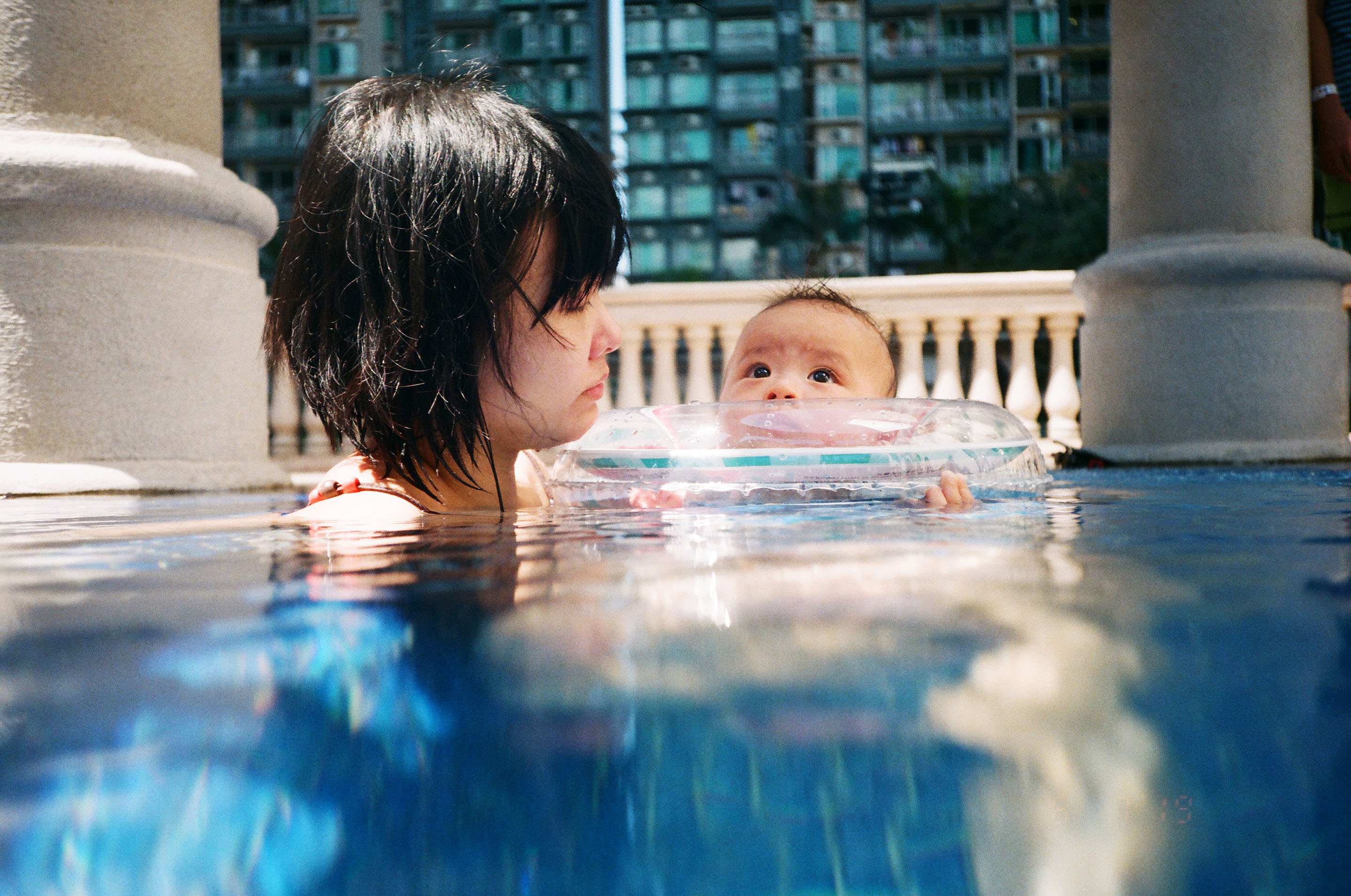 img/1906-hongkong-truman-first-swim-canon-autoboy-d5-fujifilm-industrial100/tat-tso-1906-hongkong-truman-first-swim-canon-autoboy-d5-fujifilm-industrial100-01.jpg