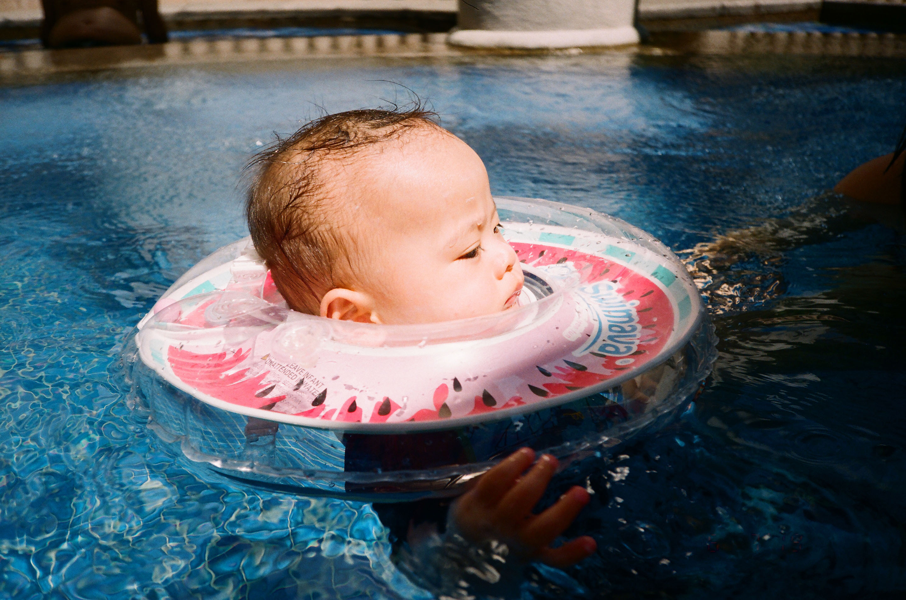 img/1906-hongkong-truman-first-swim-canon-autoboy-d5-fujifilm-industrial100/tat-tso-1906-hongkong-truman-first-swim-canon-autoboy-d5-fujifilm-industrial100-02.jpg