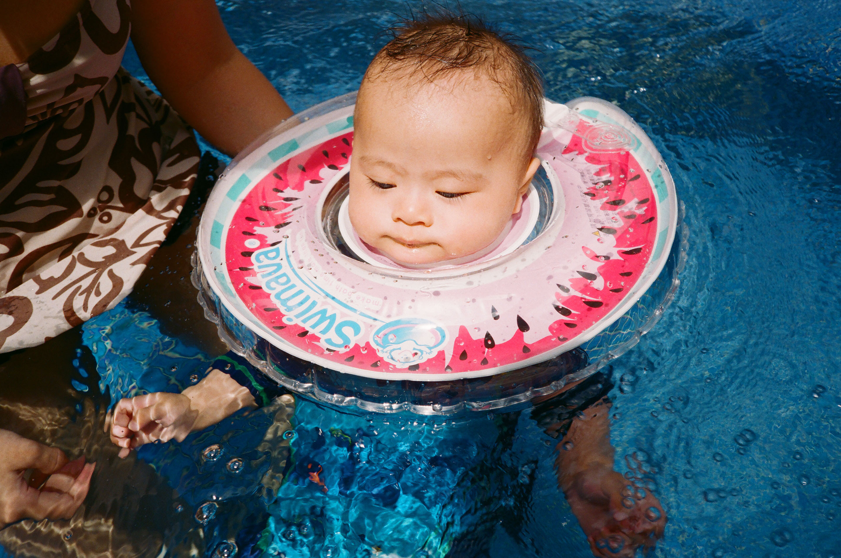 img/1906-hongkong-truman-first-swim-canon-autoboy-d5-fujifilm-industrial100/tat-tso-1906-hongkong-truman-first-swim-canon-autoboy-d5-fujifilm-industrial100-03.jpg