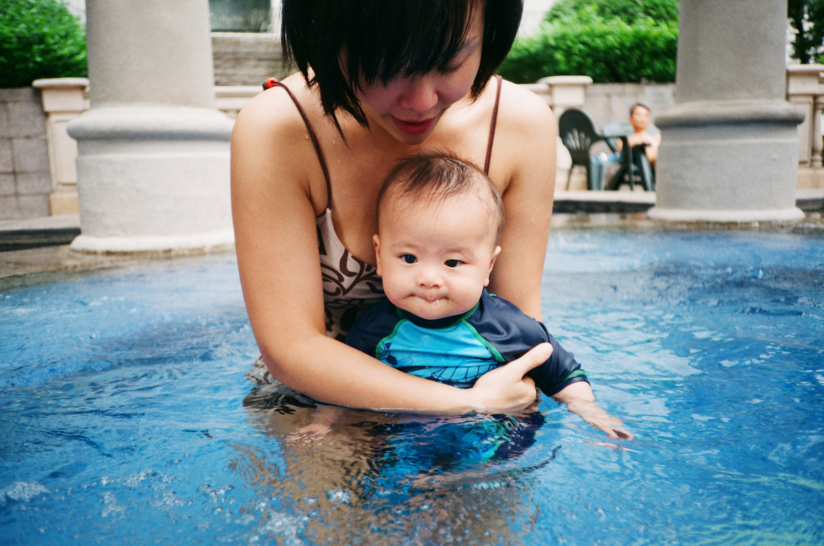 img/1906-hongkong-truman-first-swim-canon-autoboy-d5-fujifilm-industrial100/tat-tso-1906-hongkong-truman-first-swim-canon-autoboy-d5-fujifilm-industrial100-08.jpg