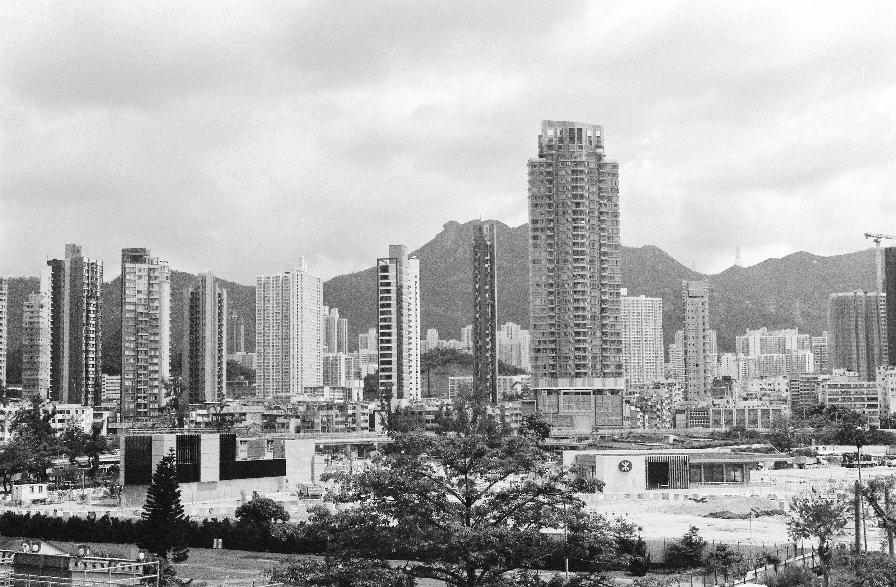 img/1906-hongkong-truman-leicam3-summicron50mmdr-kodak-tmax400/tat-tso-1906-hongkong-truman-leicam3-summicron50mmdr-kodak-tmax400-09.jpg