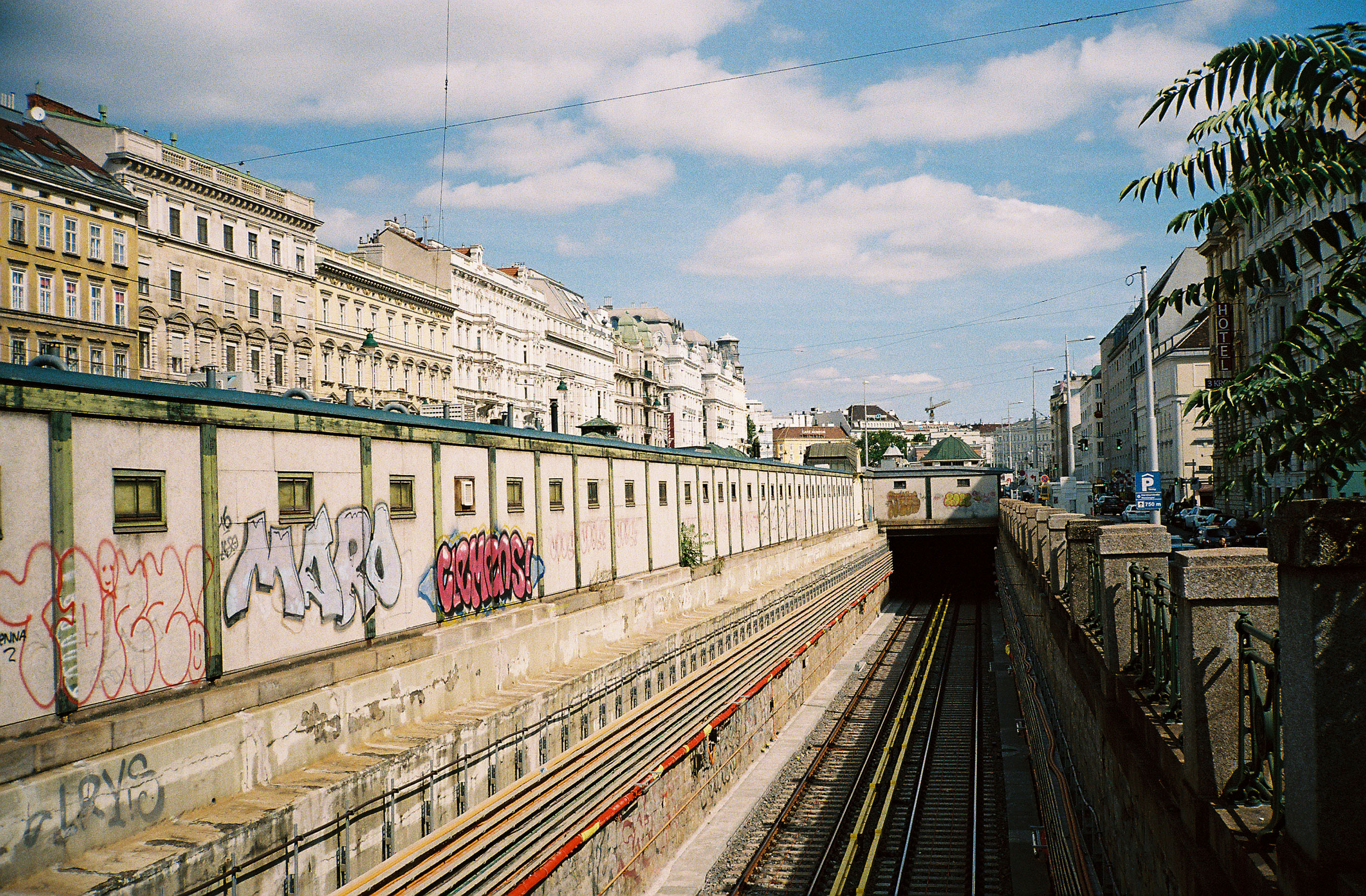 img/1909-austria-vienna-contaxt2-kodak-portra400-lomography-400cn/tat-tso-1909-austria-vienna-work-contaxt2-kodak-portra400-lomography-400cn-18.jpg