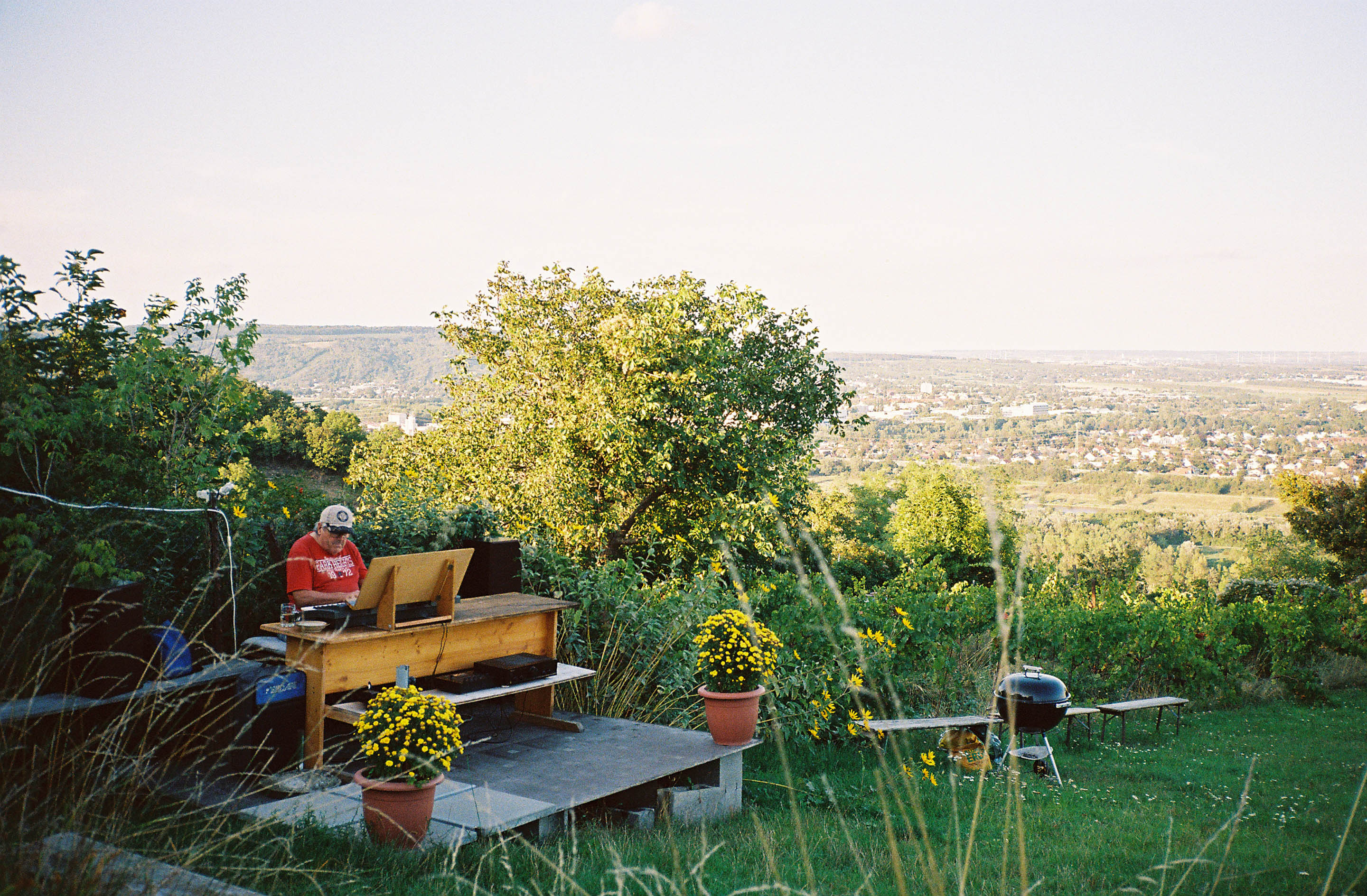 img/1909-austria-vienna-kahlenberg-walk-contaxt2-lomography-400cn/tat-tso-1909-austria-vienna-kahlenberg-walk-contaxt2-lomography-400cn-23.jpg