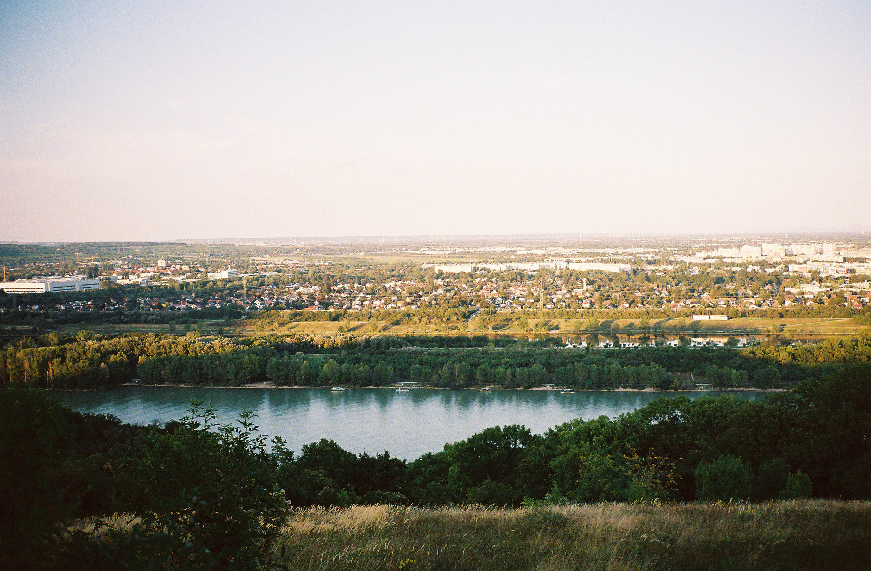 img/1909-austria-vienna-kahlenberg-walk-contaxt2-lomography-400cn/tat-tso-1909-austria-vienna-kahlenberg-walk-contaxt2-lomography-400cn-27.jpg