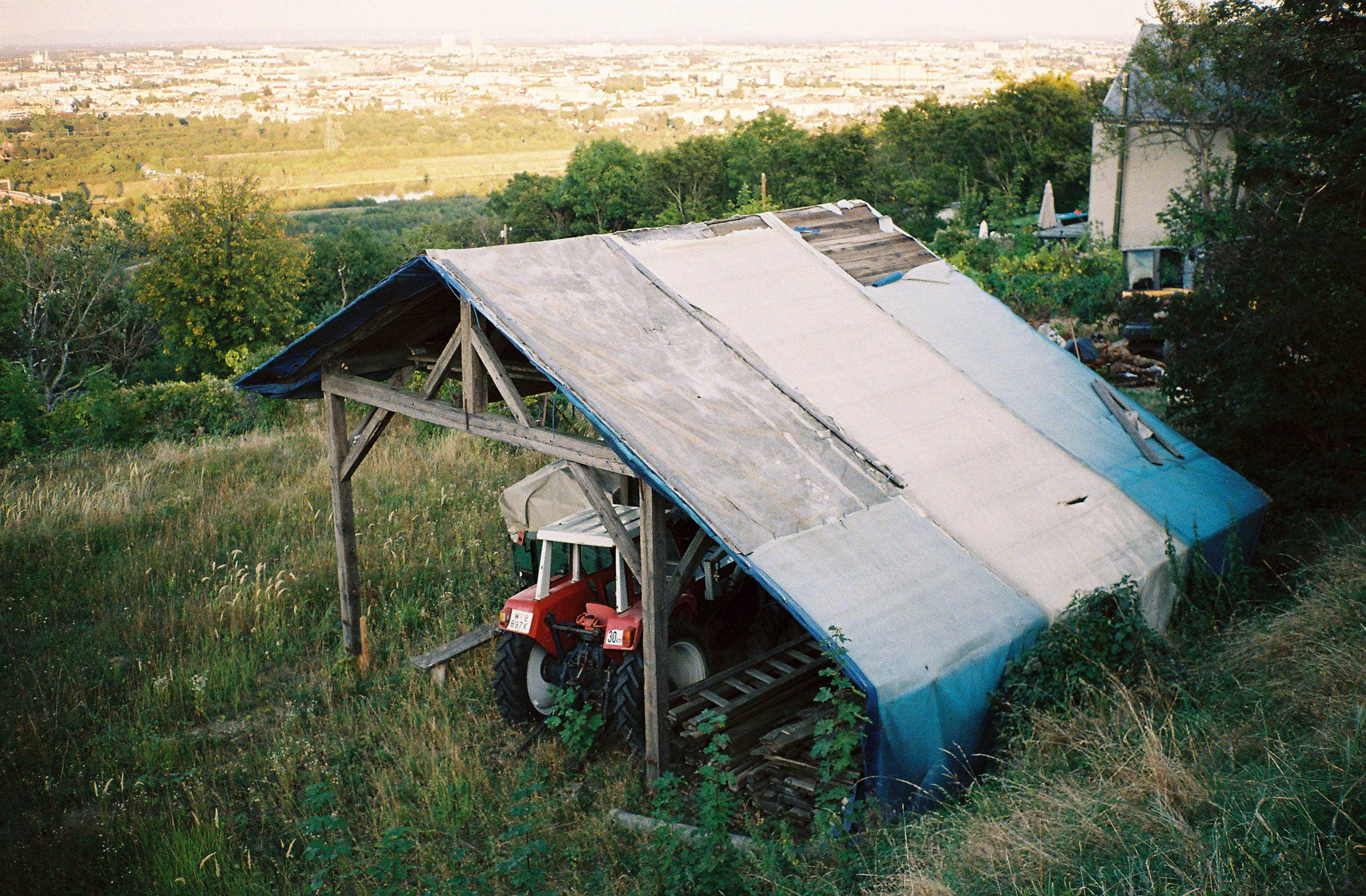 img/1909-austria-vienna-kahlenberg-walk-contaxt2-lomography-400cn/tat-tso-1909-austria-vienna-kahlenberg-walk-contaxt2-lomography-400cn-28.jpg