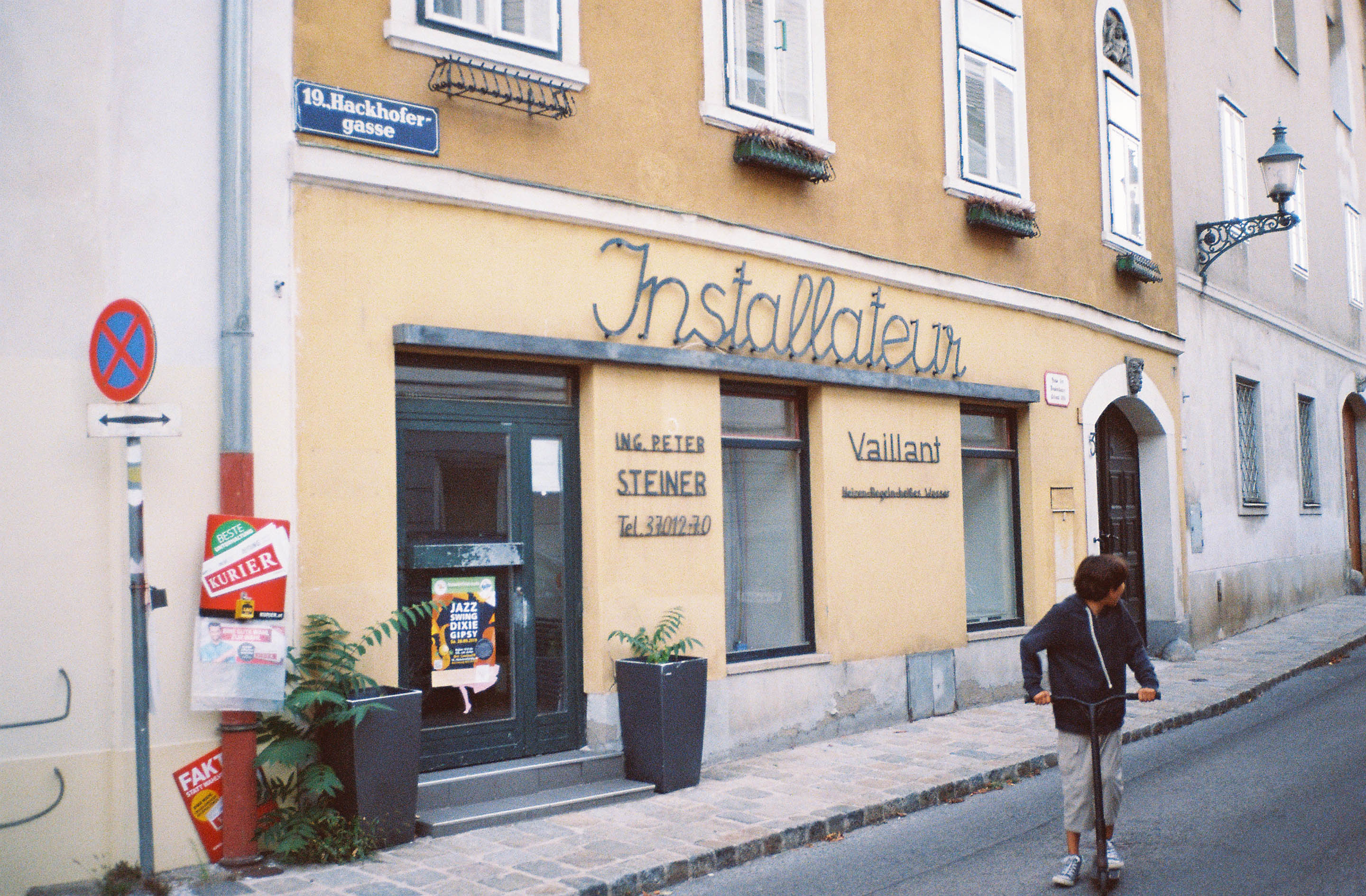 img/1909-austria-vienna-kahlenberg-walk-contaxt2-lomography-400cn/tat-tso-1909-austria-vienna-kahlenberg-walk-contaxt2-lomography-400cn-32.jpg