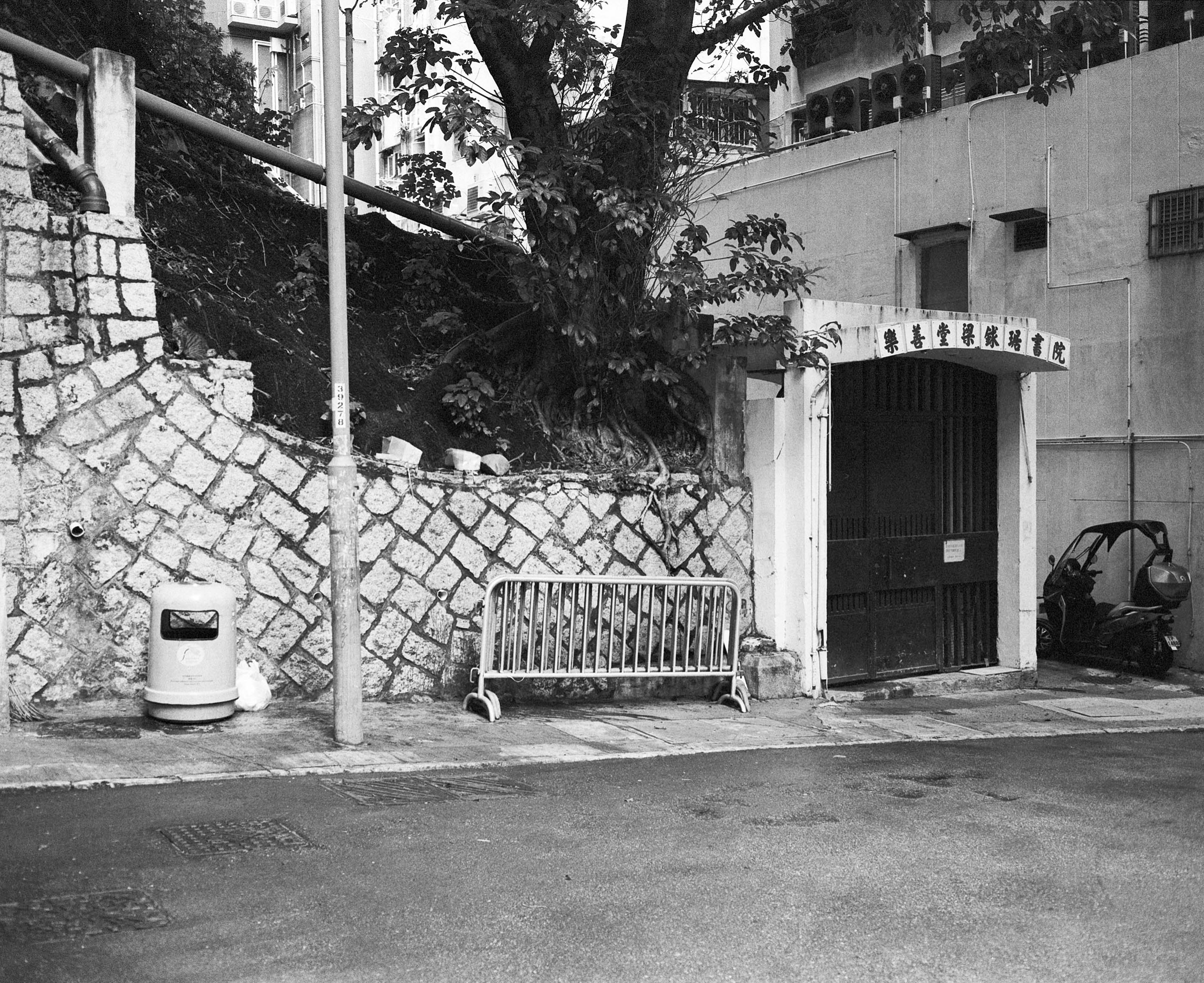 img/2007-hongkong-hongkong-makina67-lomography-400bw/tat-tso-2007-hongkong-hongkong-makina67-lomography-400bw-05.jpg