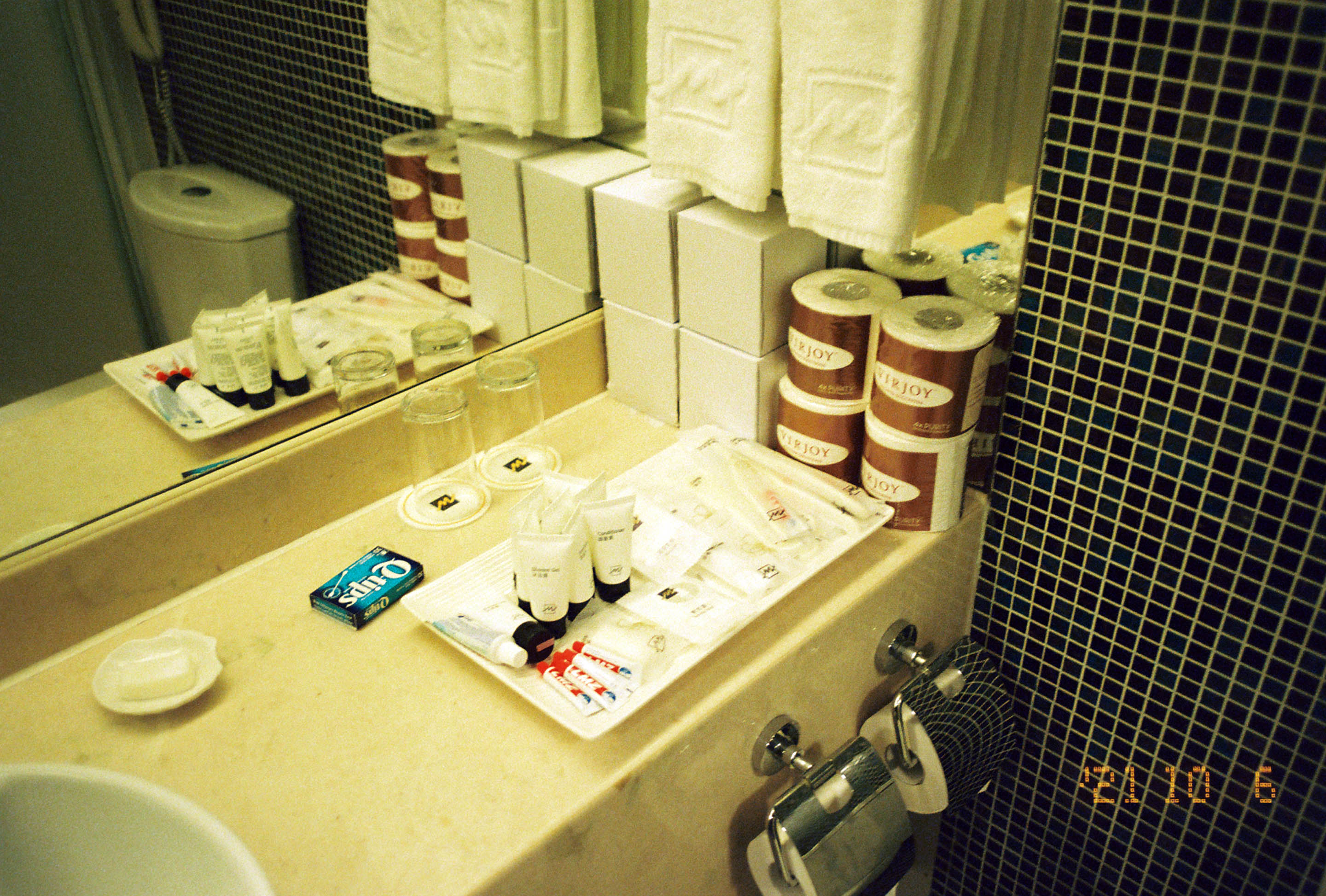 img/2110-hongkong-quarantine-nikon28ti-lomography-400cn/tat-tso-2110-hongkong-quarantine-nikon28ti-lomography-400cn-03.jpg