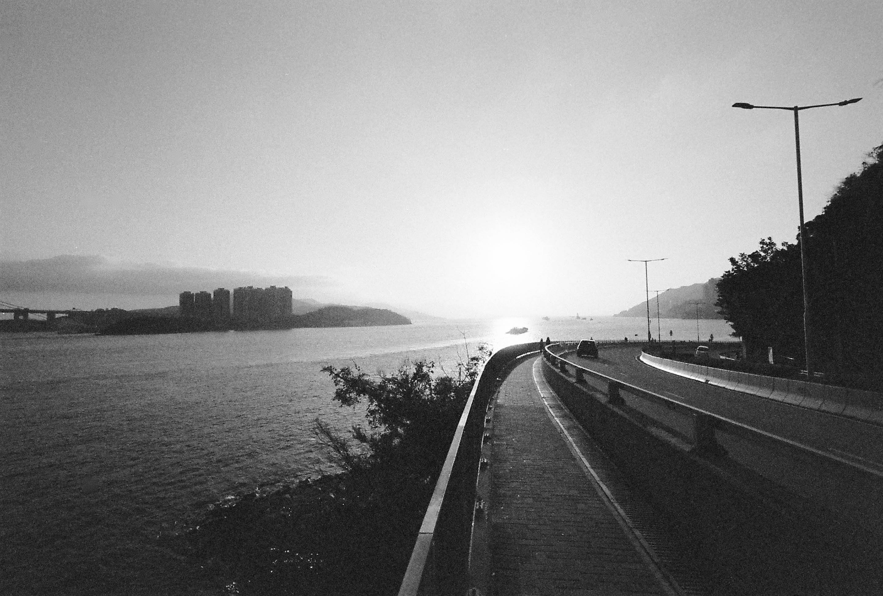 img/2112-hongkong-december-castle-peak-road-ngongping360-leicam2-atoll-kodaktrix400/tat-tso-2112-hongkong-december-castle-peak-road-ngongping360-leicam2-atoll-kodaktrix400-03.jpg