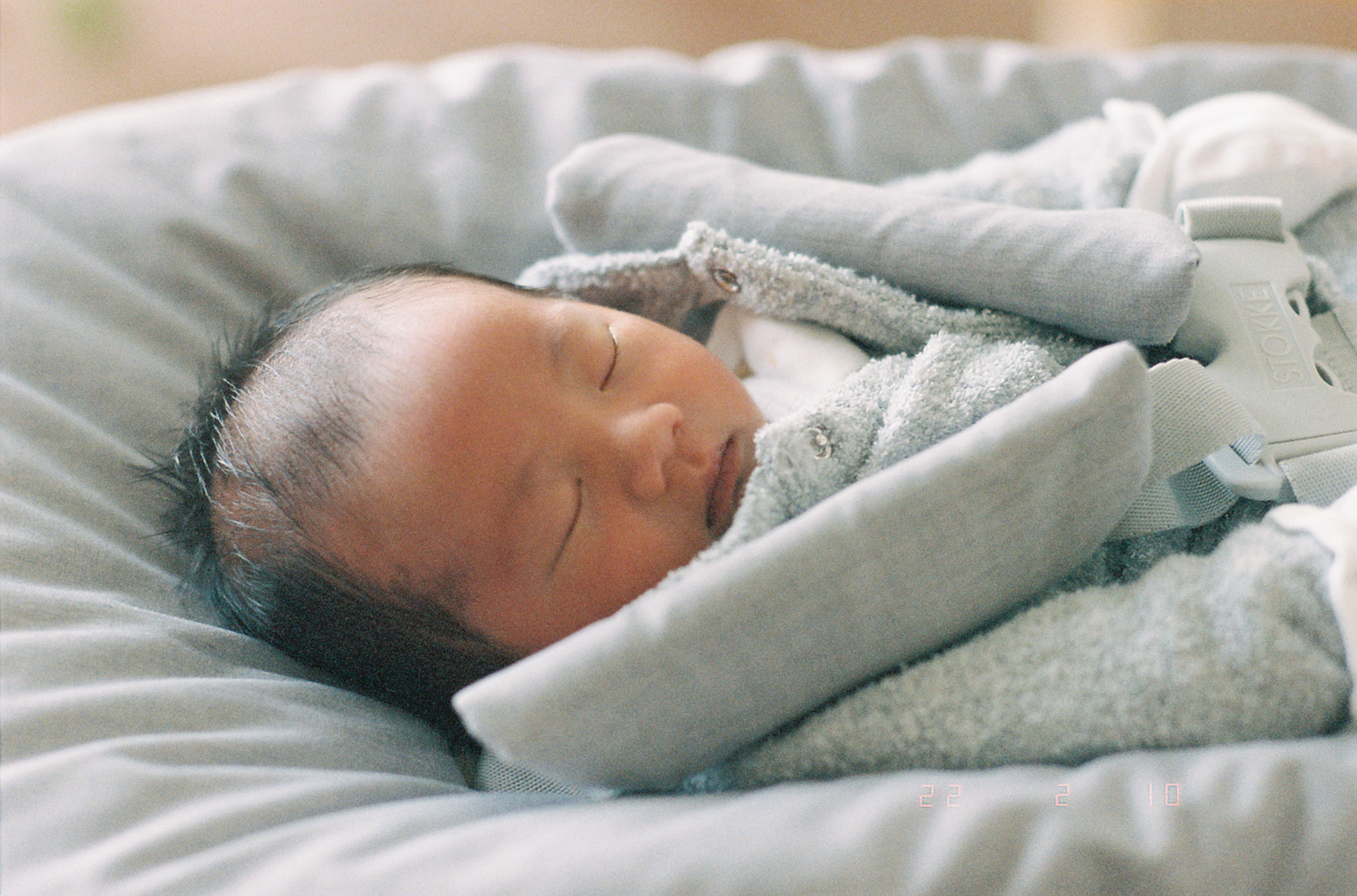 img/2202-hongkong-norman-first-month-nikon28ti-nikonfm3a-lomo400cn-lomo800cn-kodakportra400/tat-tso-2202-hongkong-norman-first-month-nikon28ti-nikonfm3a-lomo400cn-lomo800cn-kodakportra400-09.jpg