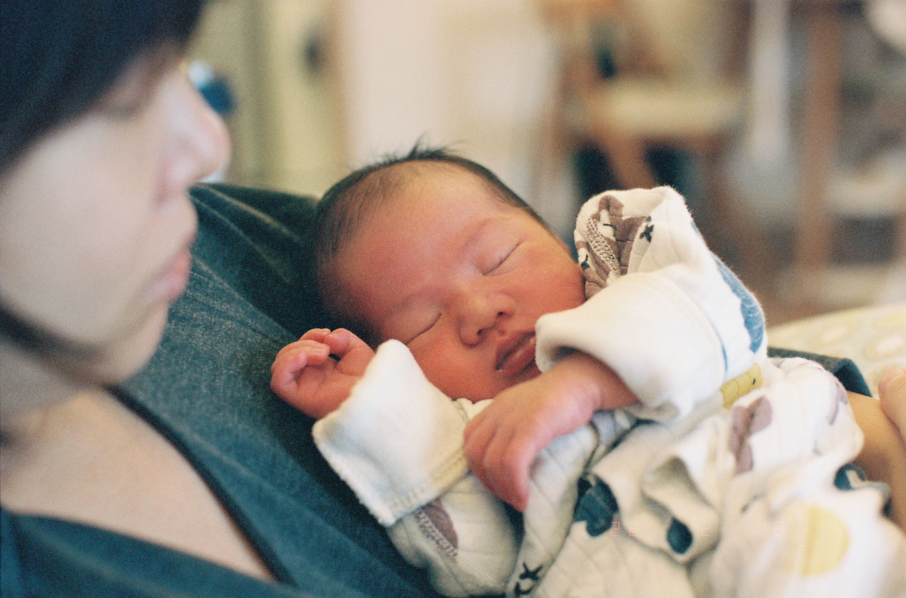 img/2202-hongkong-norman-first-month-nikon28ti-nikonfm3a-lomo400cn-lomo800cn-kodakportra400/tat-tso-2202-hongkong-norman-first-month-nikon28ti-nikonfm3a-lomo400cn-lomo800cn-kodakportra400-20.jpg