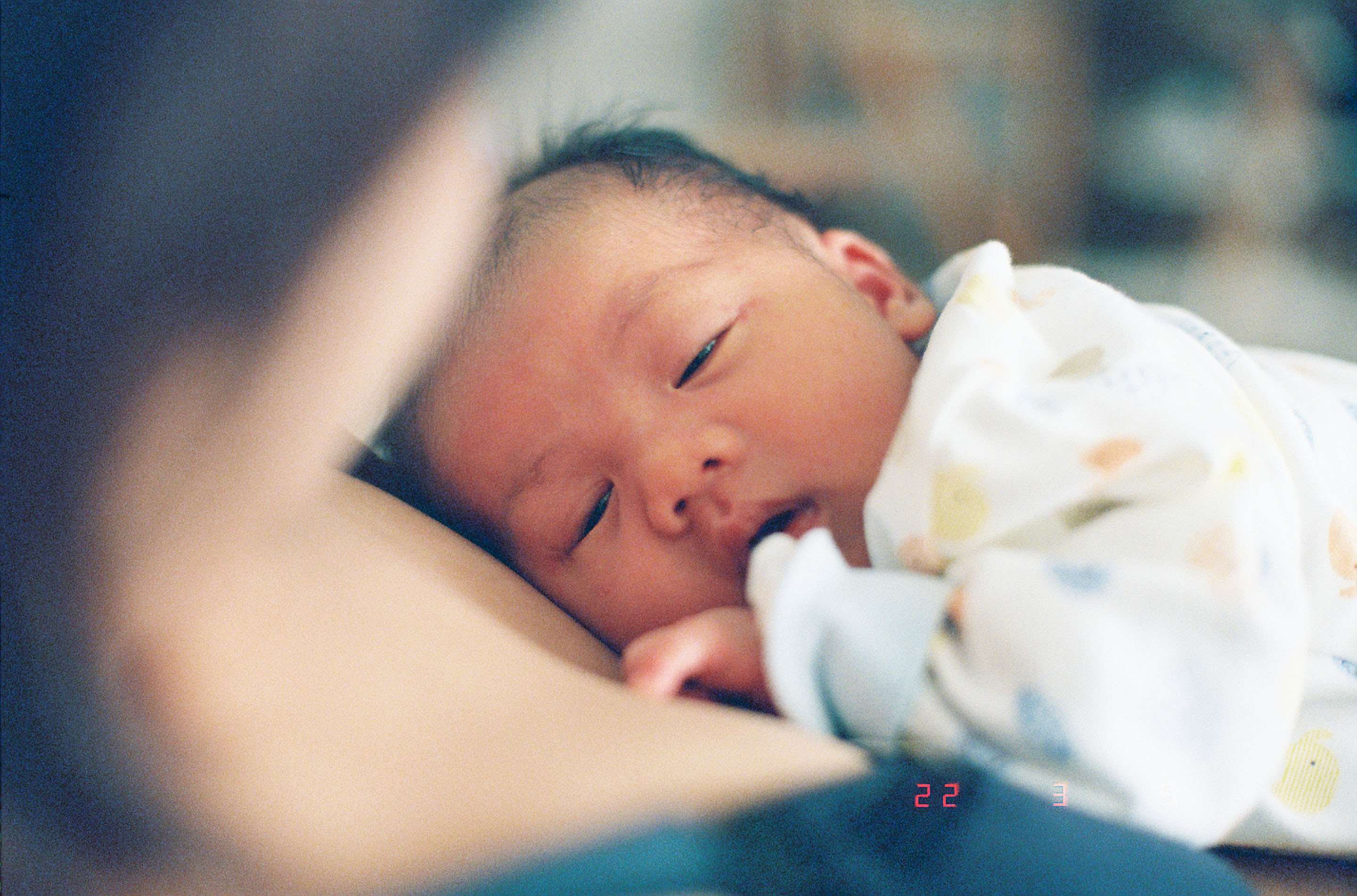 img/2202-hongkong-norman-first-month-nikon28ti-nikonfm3a-lomo400cn-lomo800cn-kodakportra400/tat-tso-2202-hongkong-norman-first-month-nikon28ti-nikonfm3a-lomo400cn-lomo800cn-kodakportra400-44.jpg