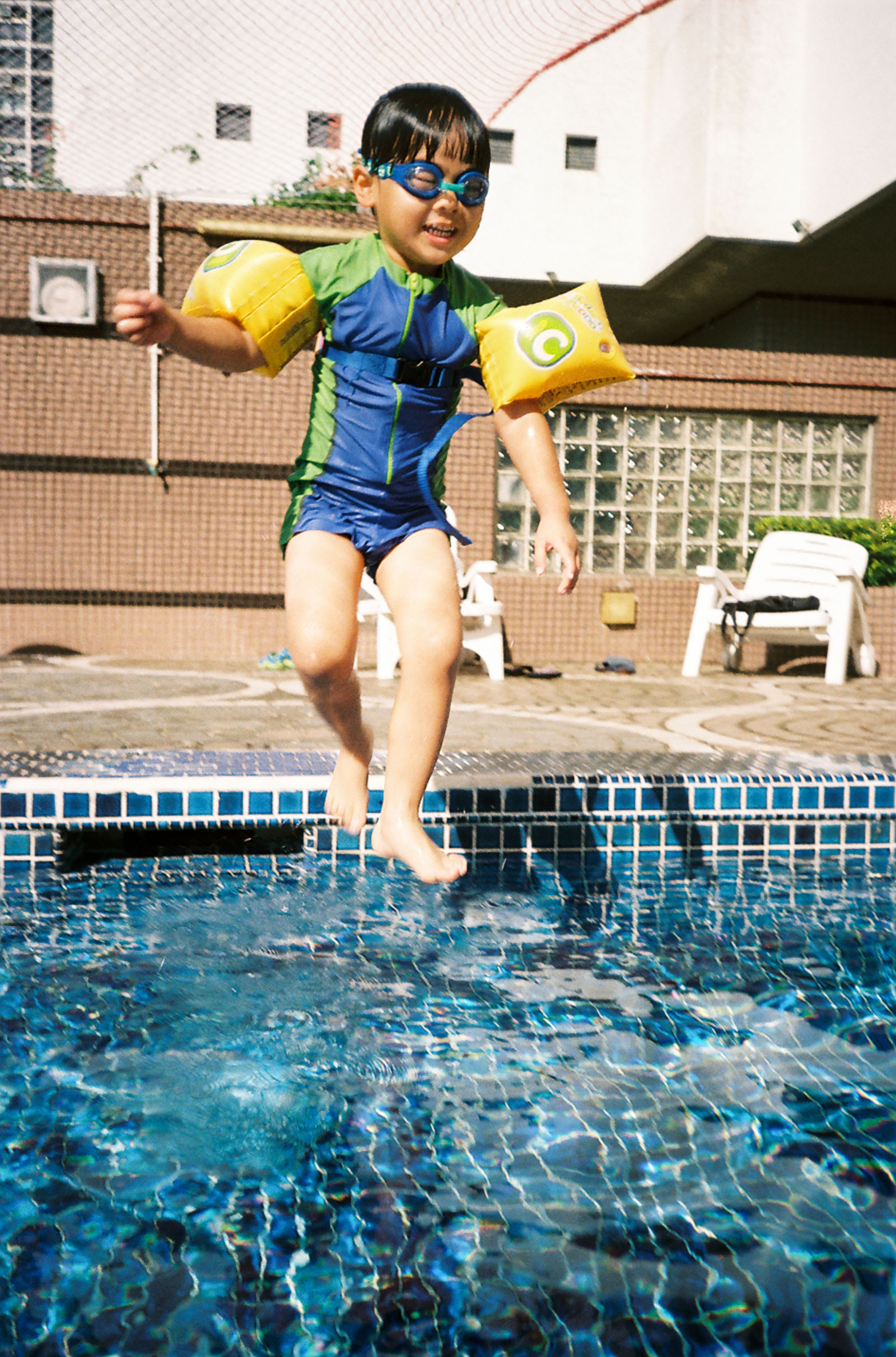 img/2208-hongkong-swimming-season-canonautoboyd5-kodakimagepro100/tat-tso-2208-hongkong-swimming-season-canonautoboyd5-kodakimagepro100-05.jpg