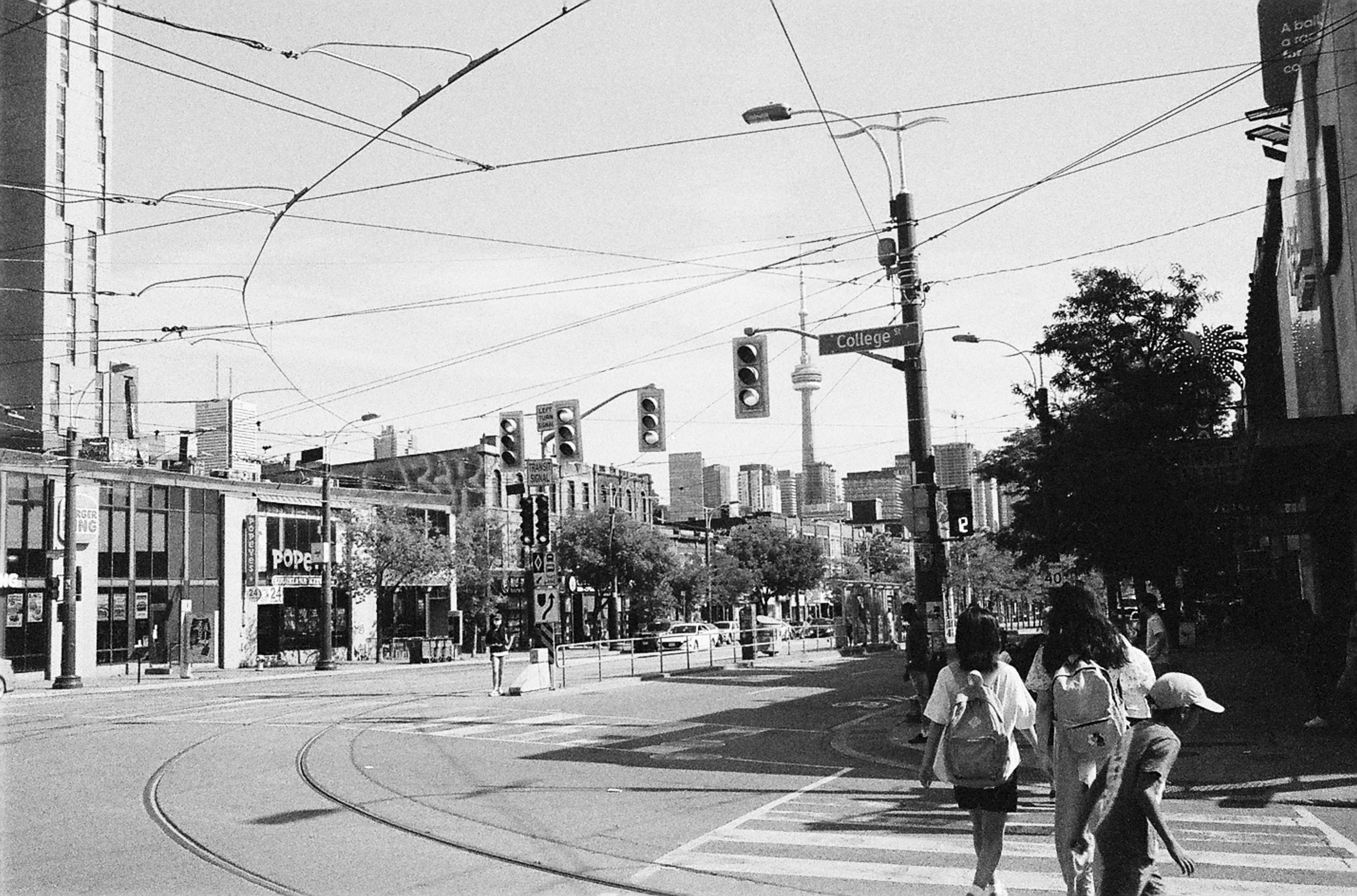 img/2209-toronto-leicam2-summicron35mmasph-kodaktrix400/tat-tso-2209-toronto-leicam2-summicron35mmasph-kodaktrix400-14.jpg