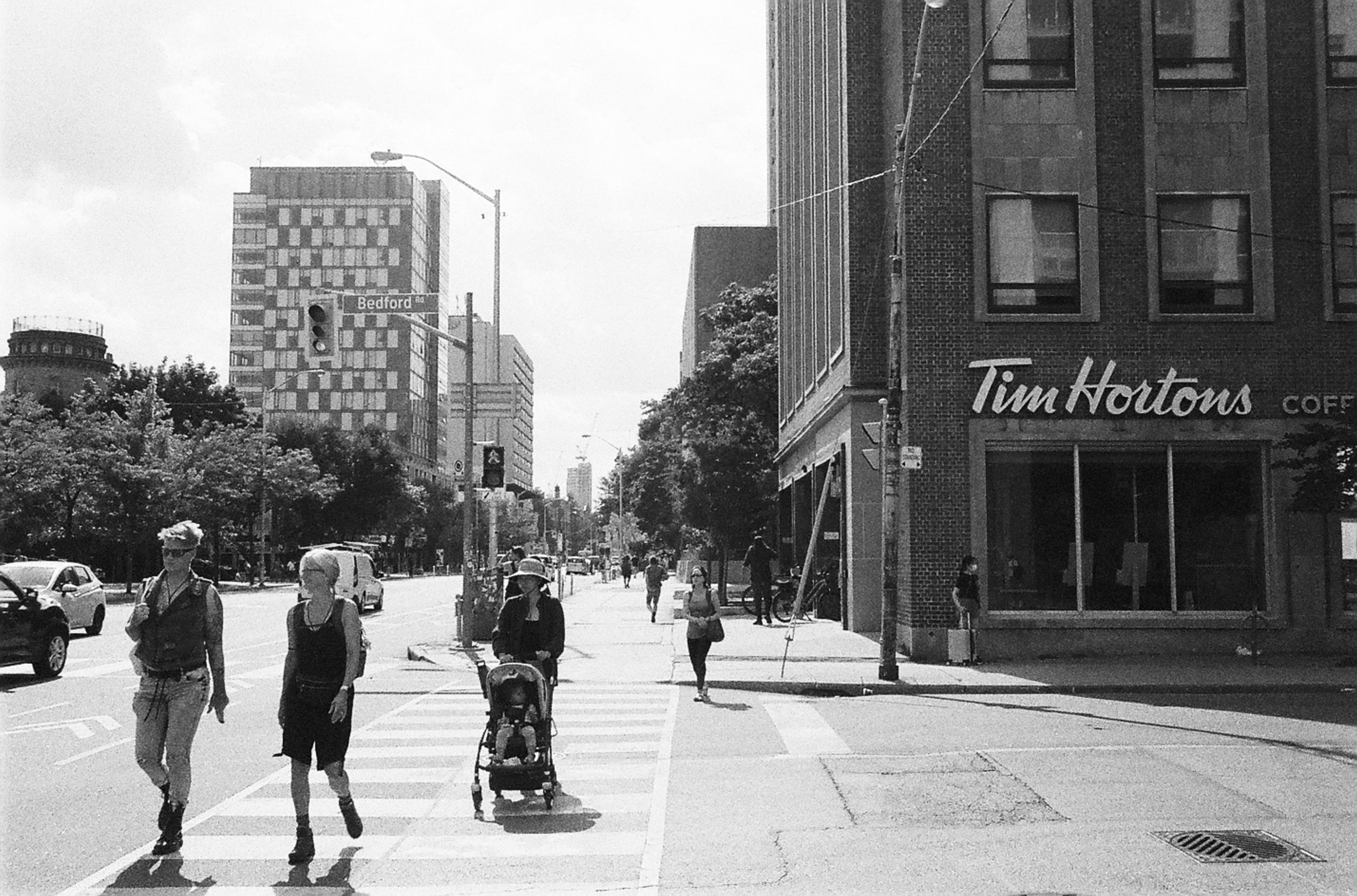 img/2209-toronto-leicam2-summicron35mmasph-kodaktrix400/tat-tso-2209-toronto-leicam2-summicron35mmasph-kodaktrix400-15.jpg